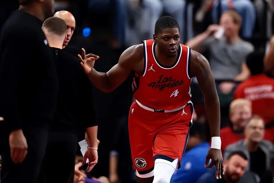 AA, 费城, 洛杉矶快船 AA, 费城, 洛杉矶快船