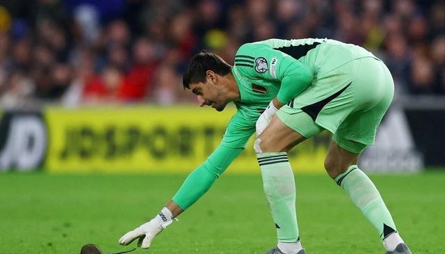 位置, 将其赶出场 位置, 将其赶出场